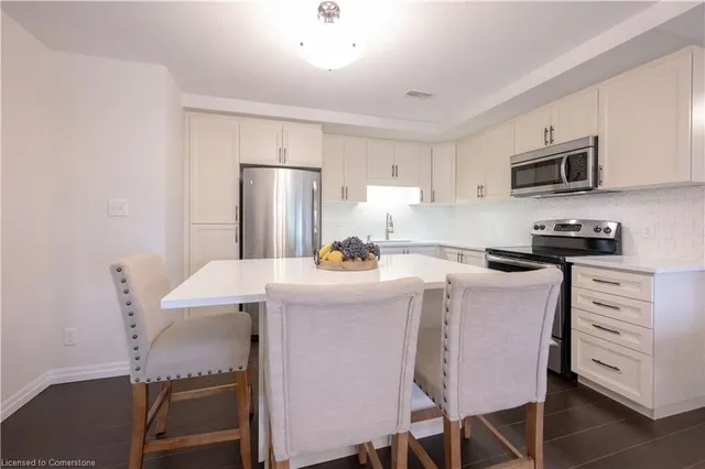 Additional image 9 of 255 Maitland St Unit 2C