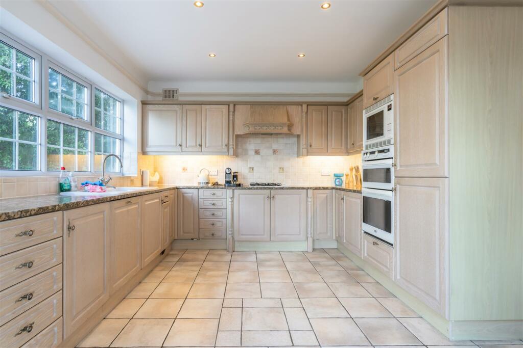 Additional image 7 of Sandbanks Road, Evening Hill