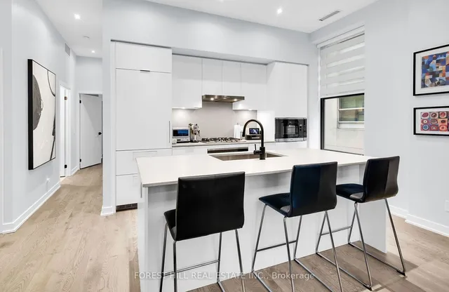 Additional image 21 of 22 Lombard St Unit 203