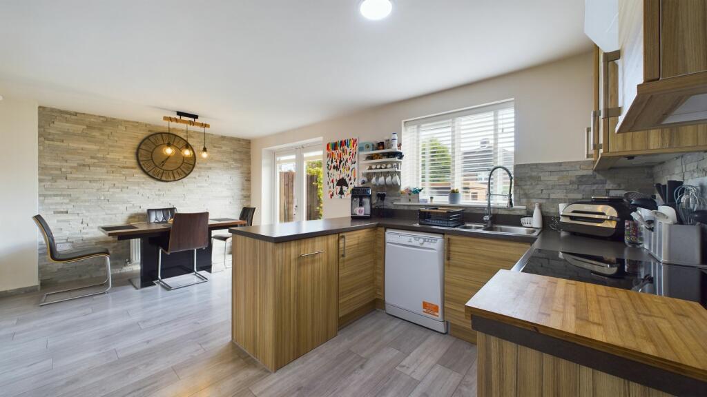 Additional image 6 of Pear Tree Close, Bradford, BD6