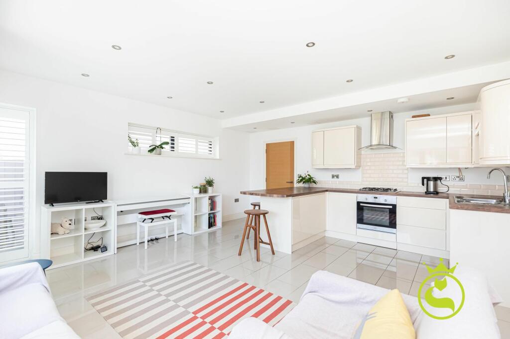 Additional image 4 of Town House- Cluster Views, Sandbanks Road, Whitecliff, Poole BH14