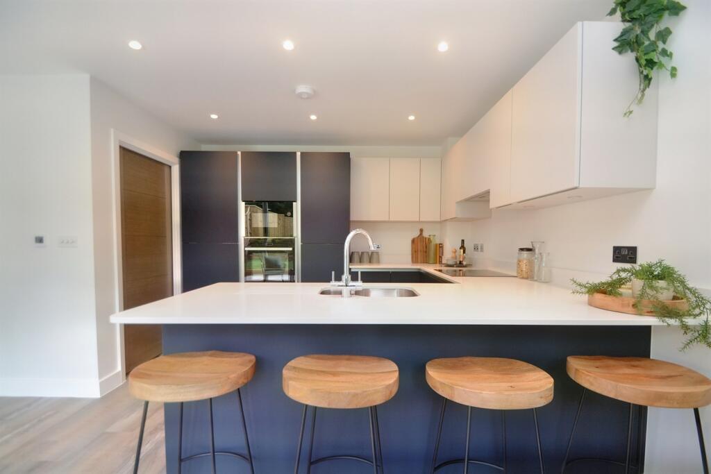 Additional image 5 of Ashley Cross