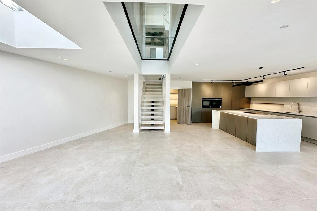 Additional image 8 of Lilliput