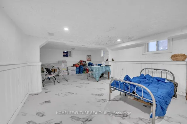 Additional image 18 of 52 Lamont Ave