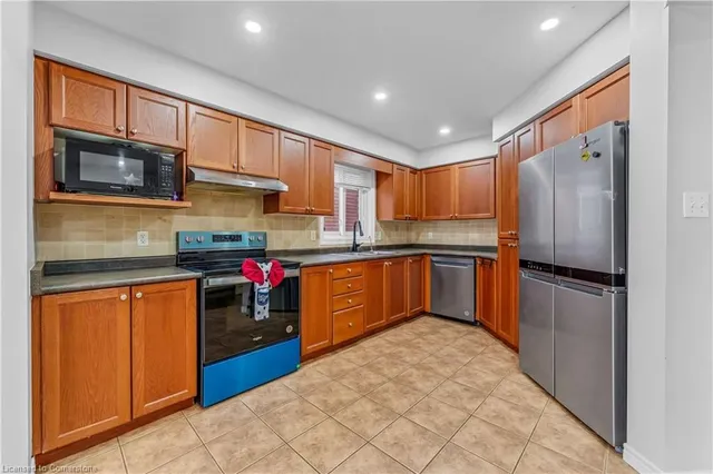 Additional image 9 of 369 Thomas Slee Dr