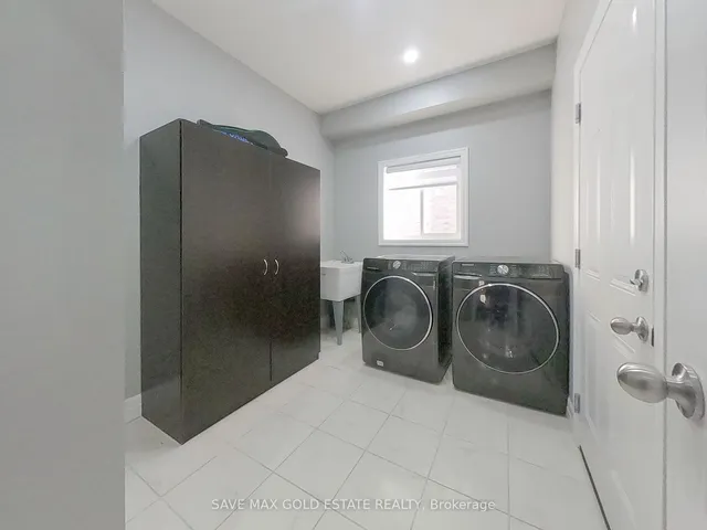 Additional image 24 of 51 Newcastle Crt