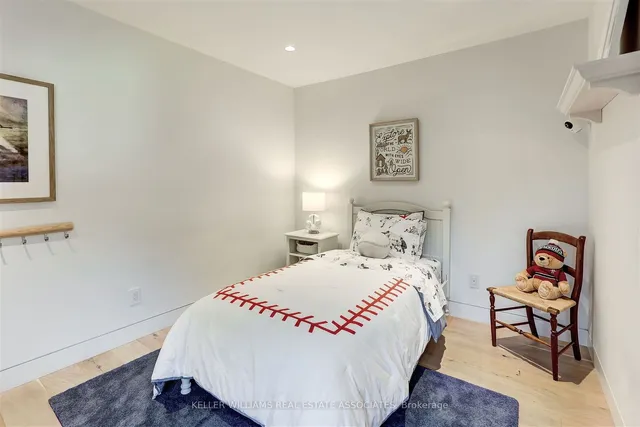 Additional image 22 of 2107 Courtland Cres