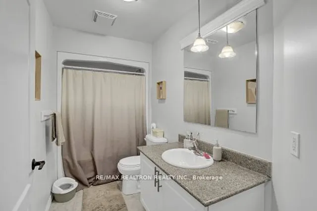 Additional image 19 of 135 James St Unit 612