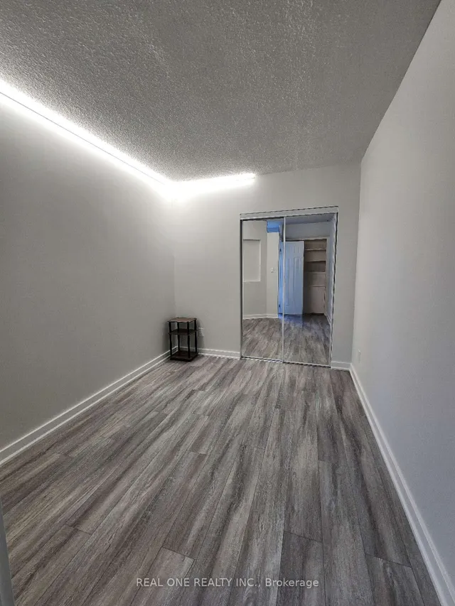 Additional image 7 of 33 Harbour Sq Unit 2430