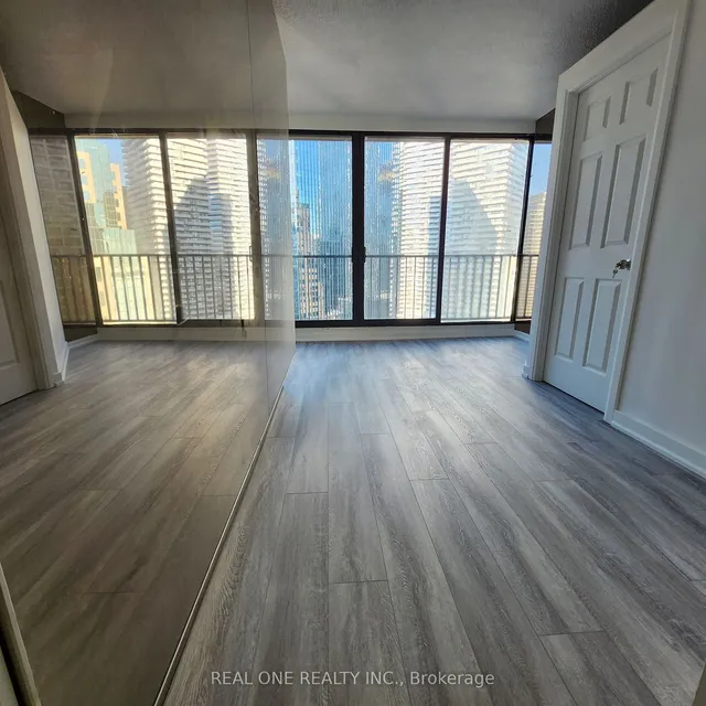 Additional image 12 of 33 Harbour Sq Unit 2430