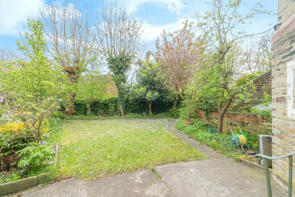 Additional image 39 of Park Grove, Bradford, BD9