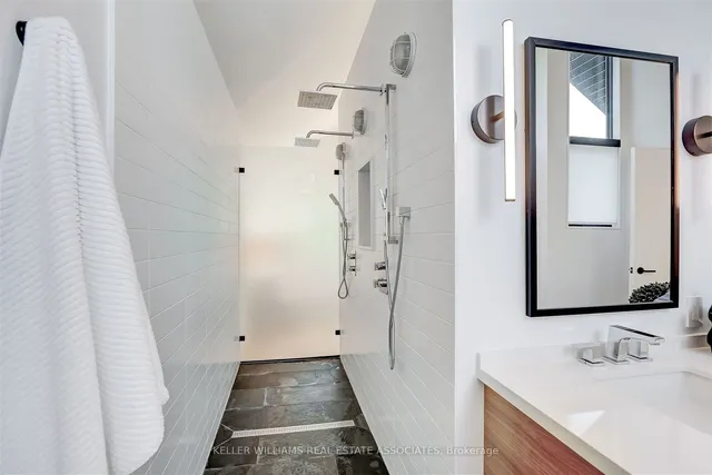 Additional image 21 of 2107 Courtland Cres