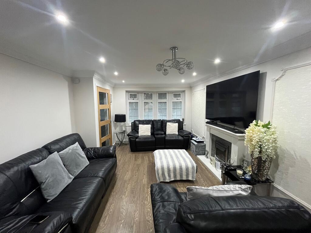 Additional image 2 of Crescent Walk, Clayton, Bradford