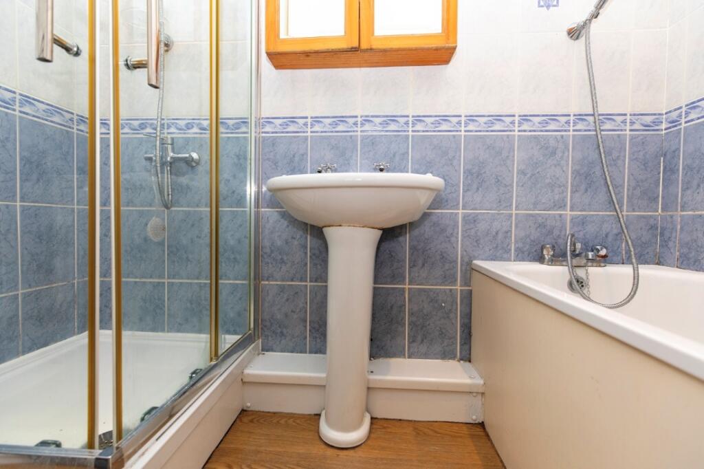 Additional image 10 of Large 2 Bedroom Flat in Town centre