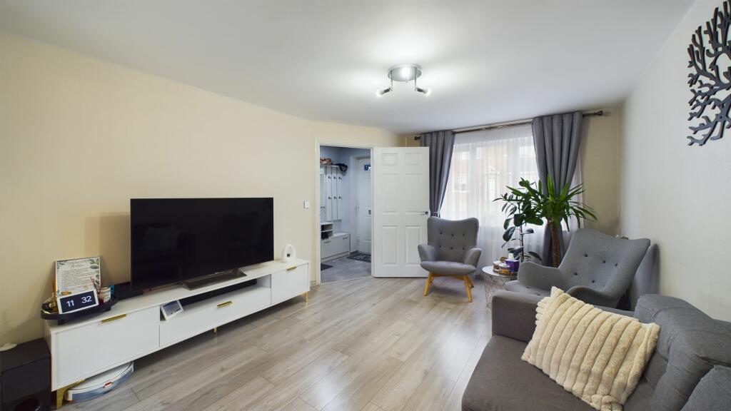 Additional image 5 of Pear Tree Close, Bradford, BD6