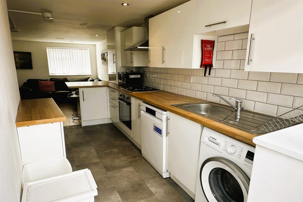 Additional image 5 of 6 bedroom Detached House in Ensbury Park