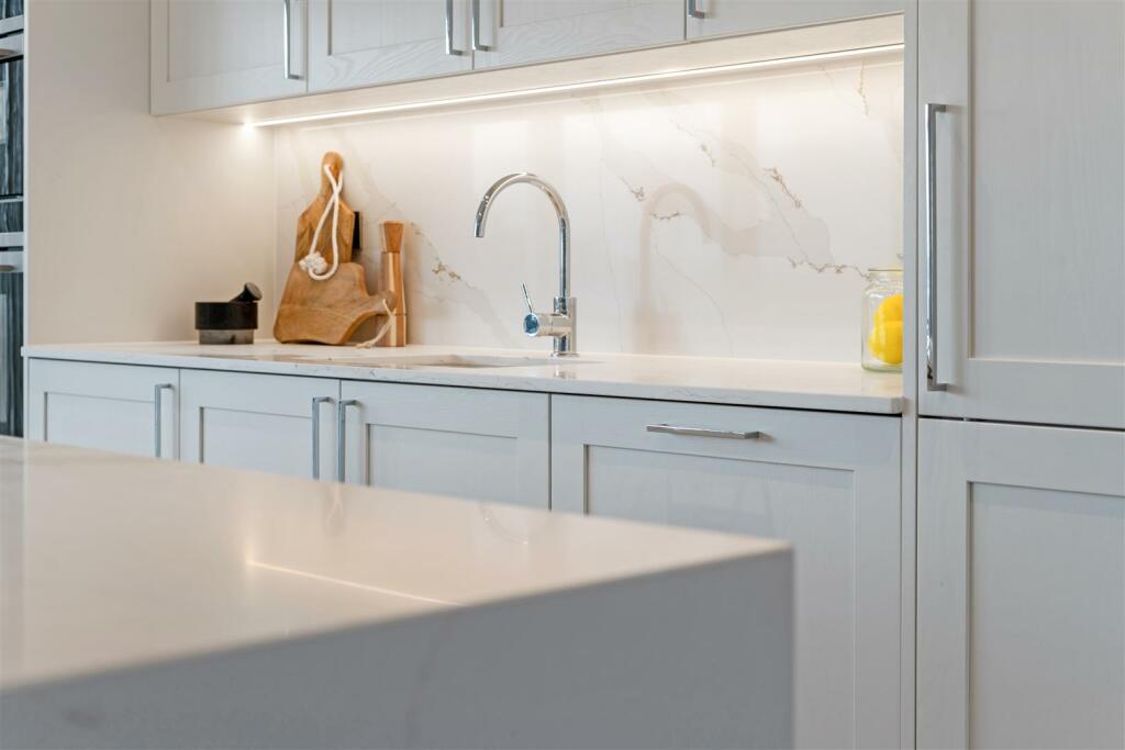 Additional image 10 of Sandbanks Road, Lilliput