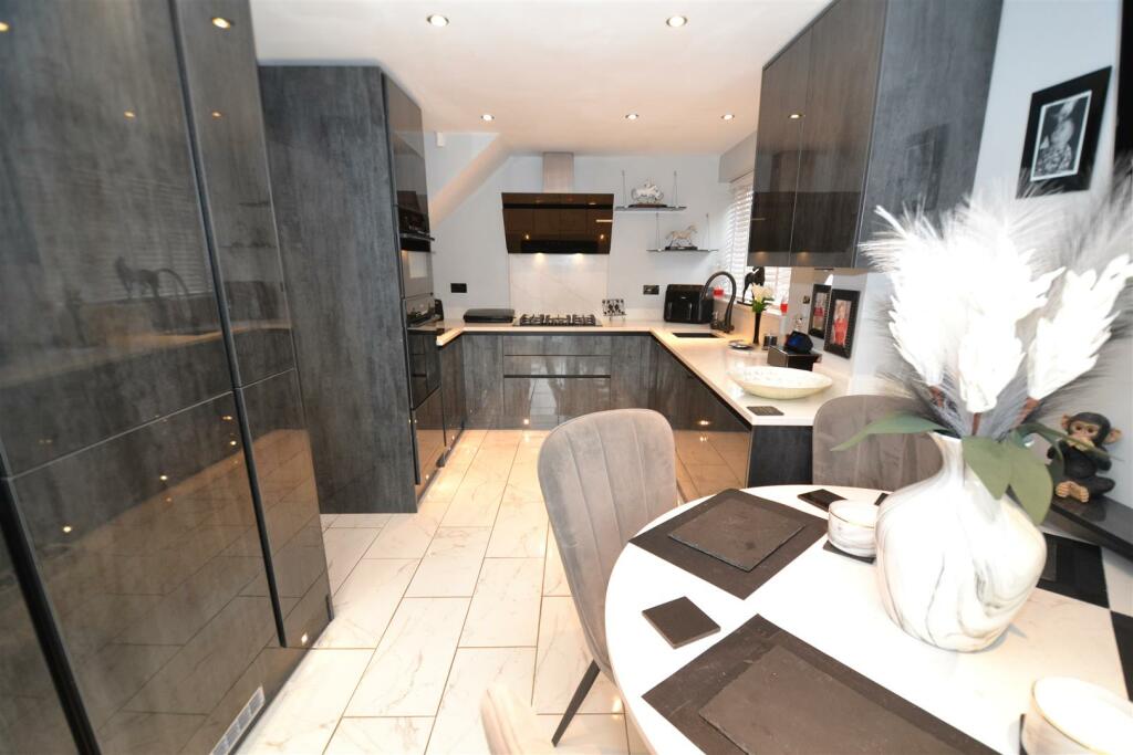 Additional image 5 of Langdale Avenue, Wyke, Bradford