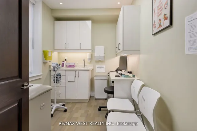 Additional image 11 of 96 Roncesvalles Ave