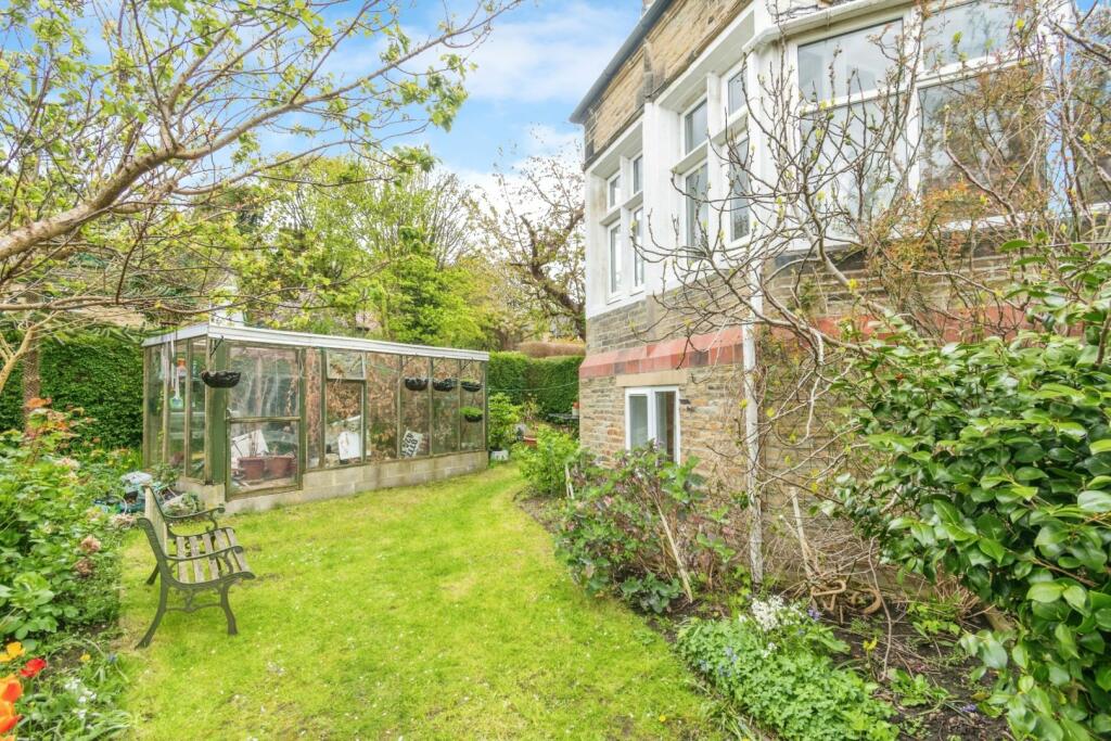 Additional image 41 of Park Grove, Bradford, BD9