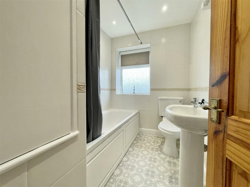 Additional image 15 of Scarlet Heights, Queensbury, Bradford