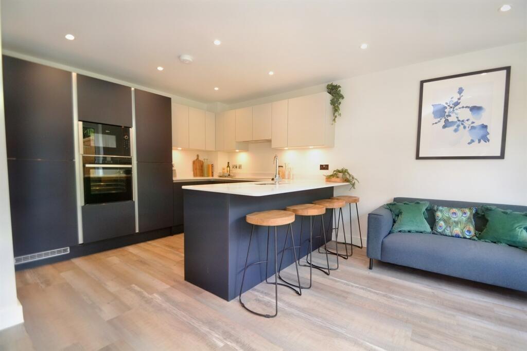 Additional image 6 of Ashley Cross