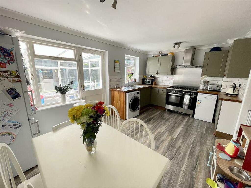 Additional image 3 of Hannams Close, Lytchett Matravers