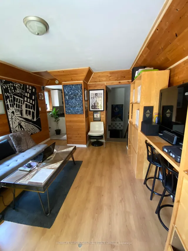 Additional image 10 of 1263 Woodbine Ave