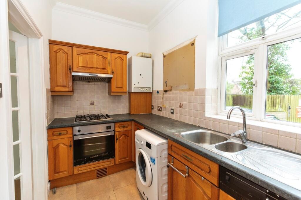 Large 2 Bedroom Flat in Town centre