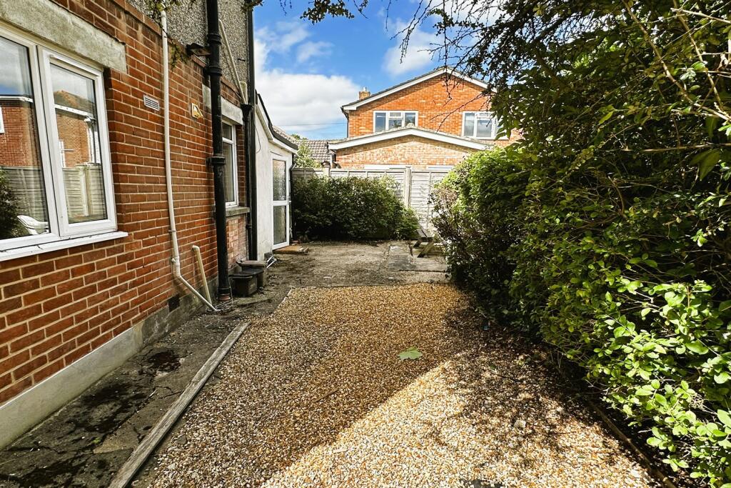 Additional image 16 of 6 bedroom Detached House in Ensbury Park