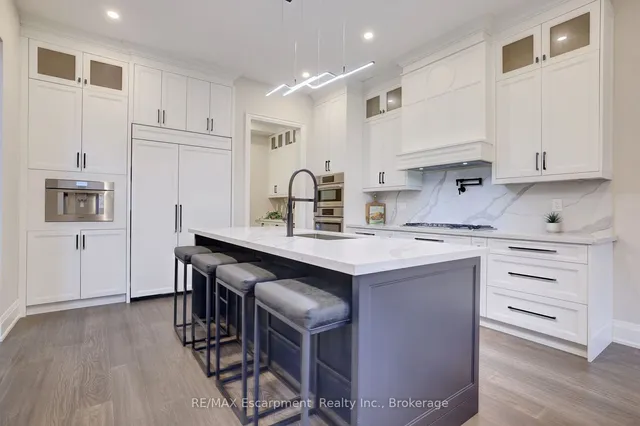 Additional image 8 of 560 Woodview Rd