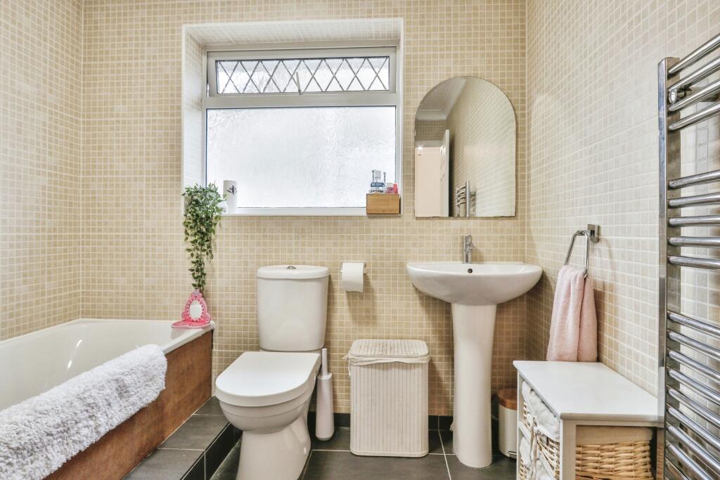 Additional image 13 of De Courtenai Close, BEARWOOD, Bournemouth, Dorset, BH11