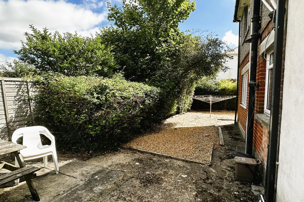 Additional image 15 of 6 bedroom Detached House in Ensbury Park