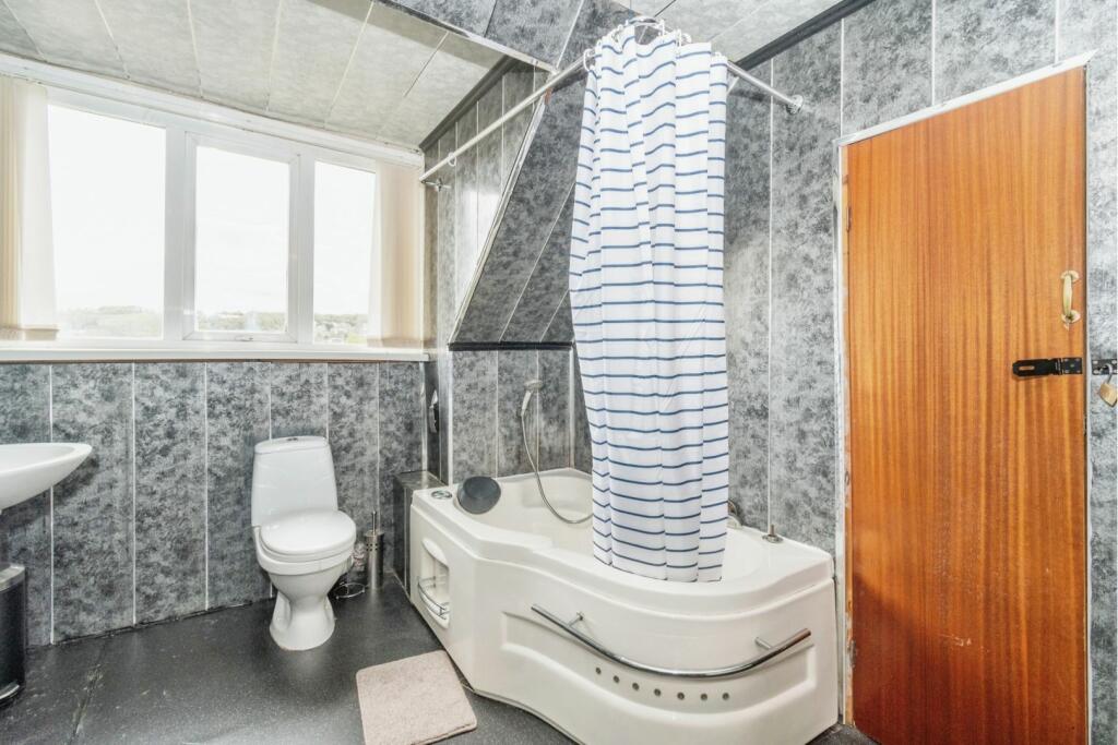 Additional image 37 of Park Grove, Bradford, BD9