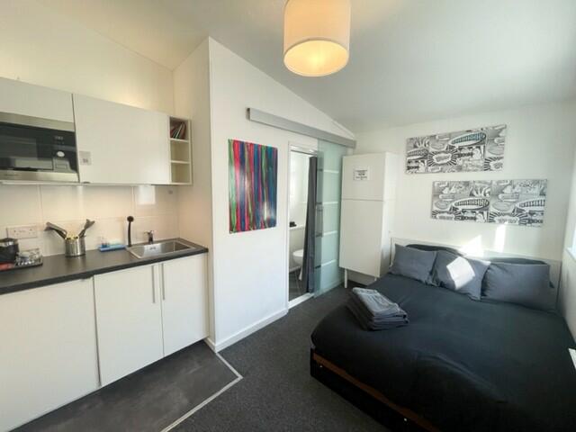 Additional image 2 of Rooms Available, Southcote Road - 5
