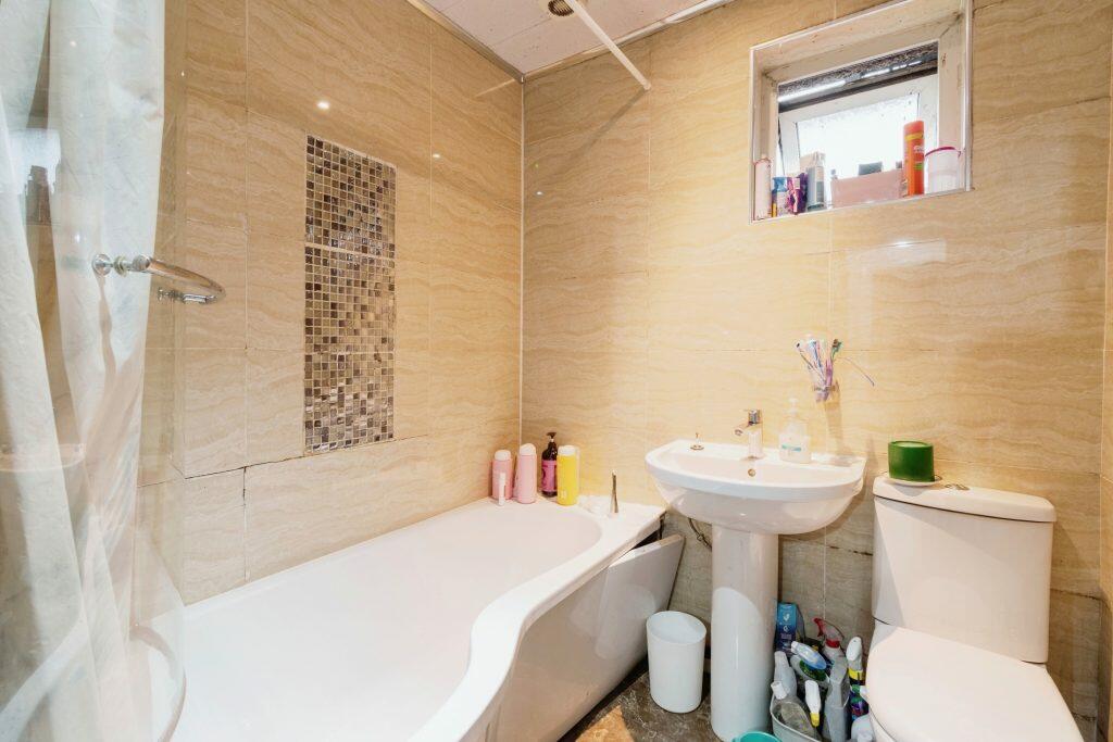 Additional image 10 of Scholemoor Ave, Bradford, BD7 2RX