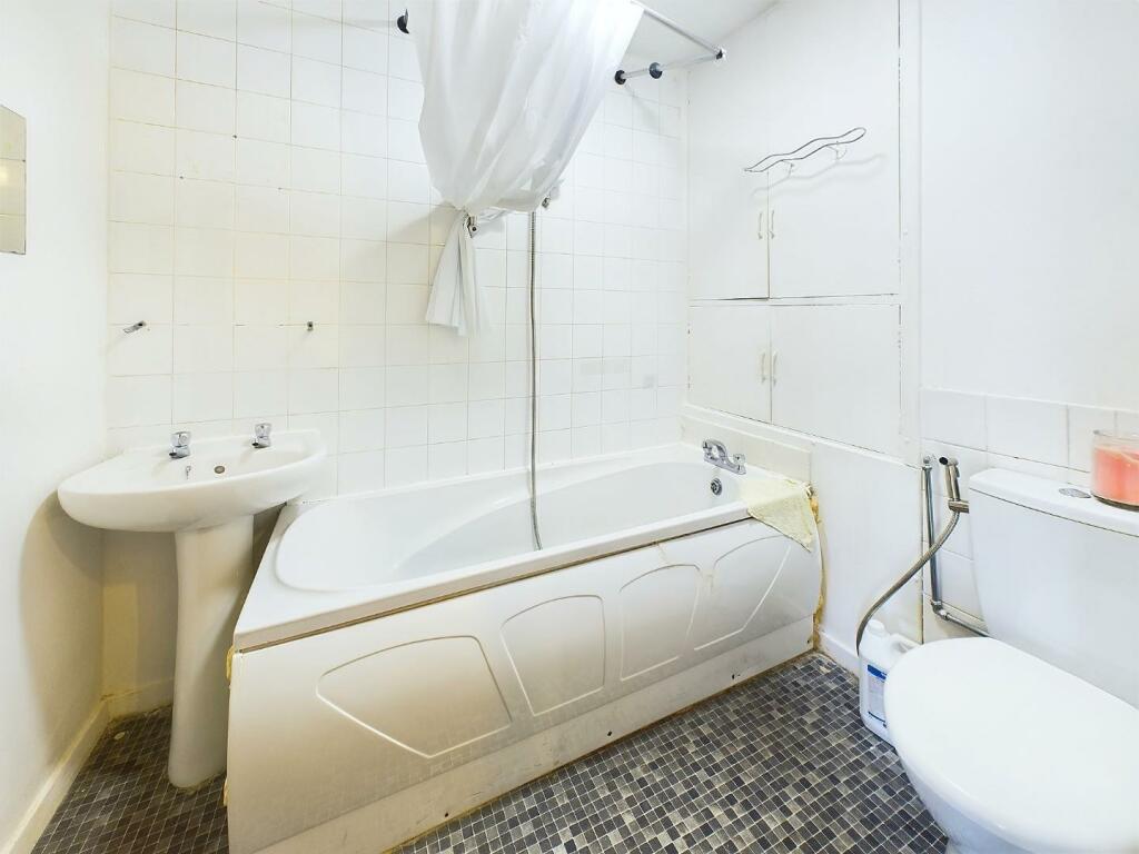 Additional image 8 of Frizley Gardens, Bradford