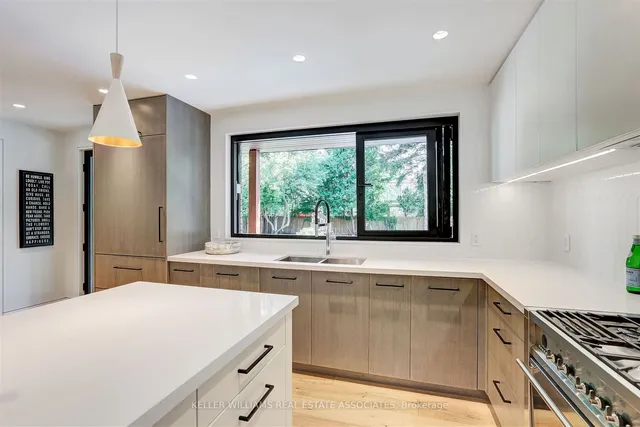 Additional image 12 of 2107 Courtland Cres