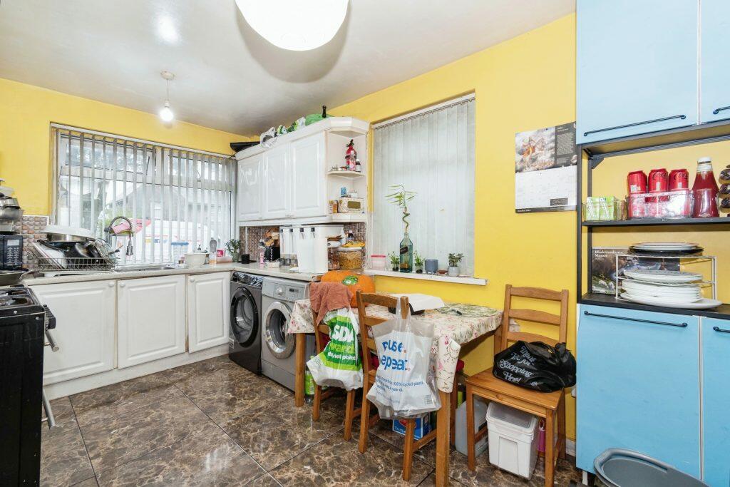 Additional image 2 of Scholemoor Ave, Bradford, BD7 2RX