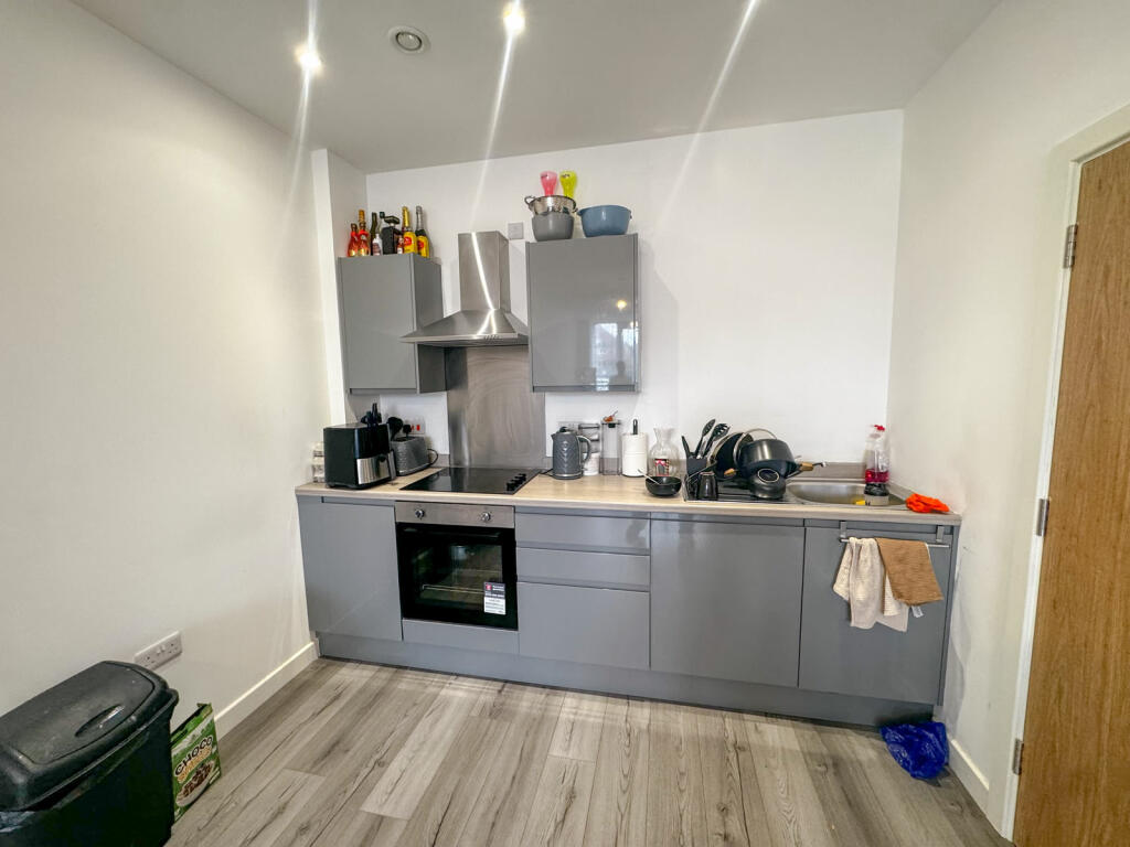 Additional image 6 of Card House, Bingley Road, Bradford, BD9 6FF