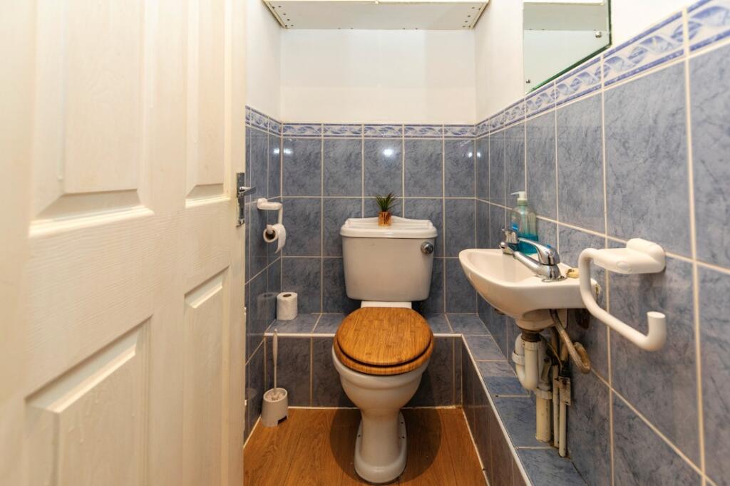 Additional image 5 of Large 2 Bedroom Flat in Town centre