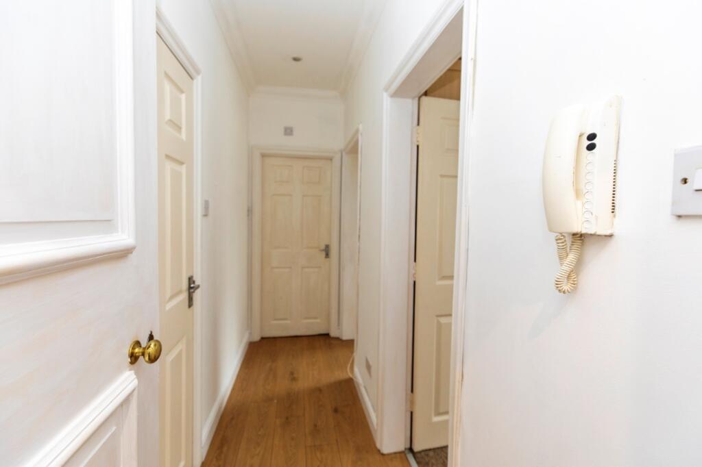 Additional image 11 of Large 2 Bedroom Flat in Town centre