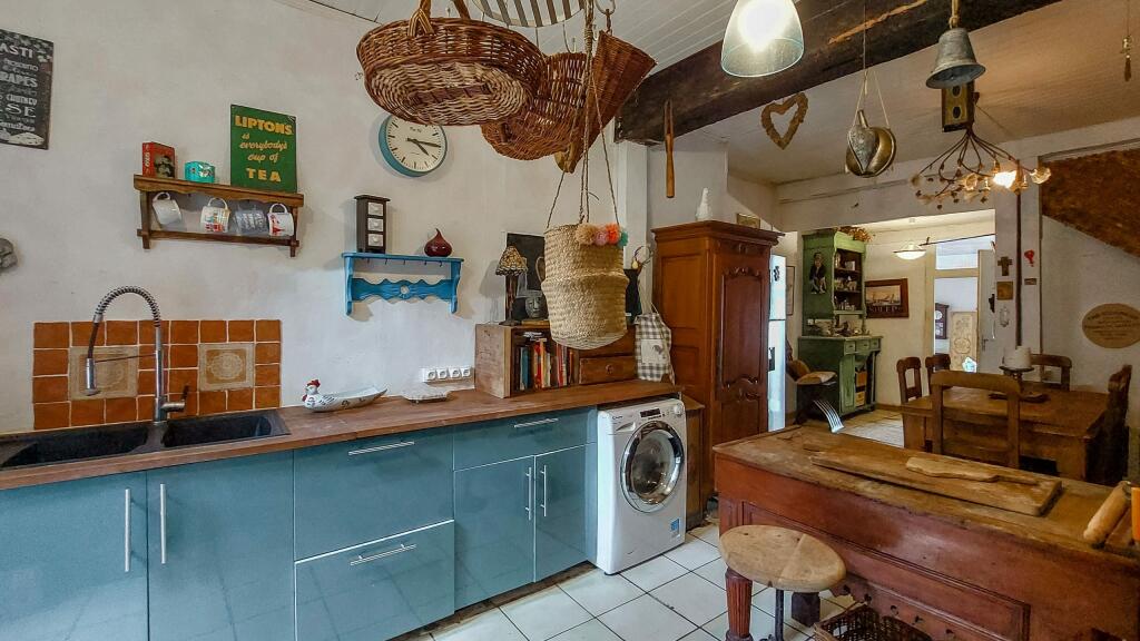 Primary image of Allemans Du Dropt, Aquitaine, 47800, France