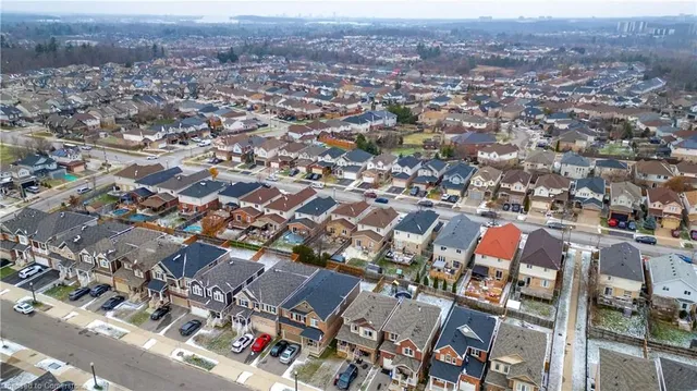 Additional image 29 of 369 Thomas Slee Dr