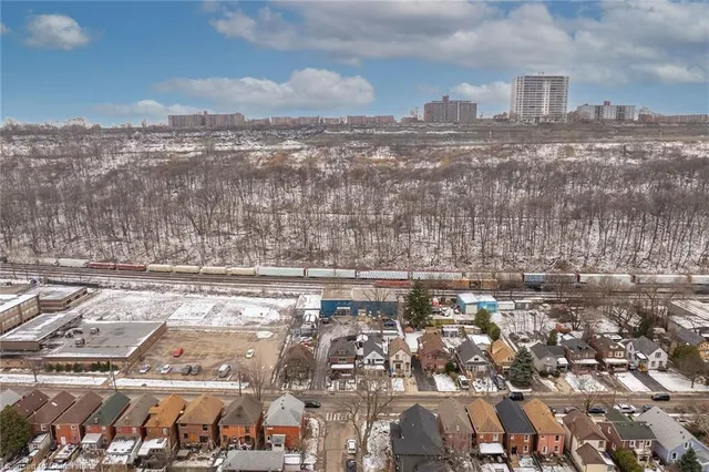 Additional image 28 of 356 Cumberland Ave