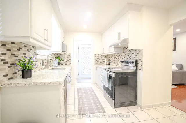 Additional image 36 of 7800 Priory Cres