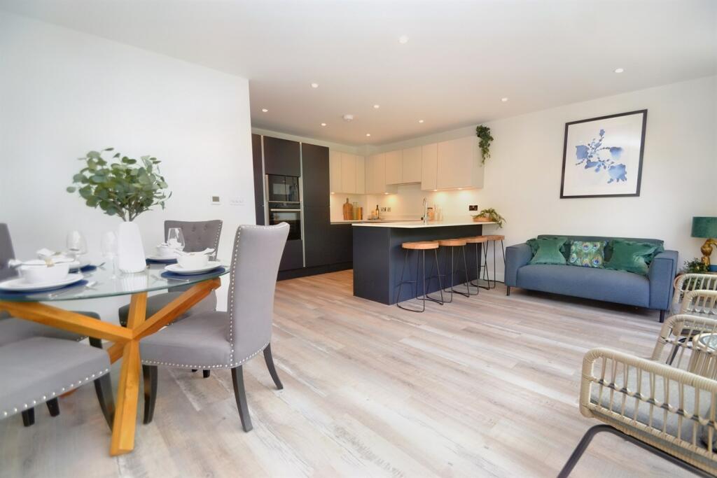 Additional image 4 of Ashley Cross