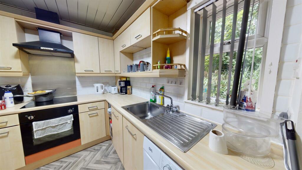 Additional image 4 of Frizley Gardens, Bradford