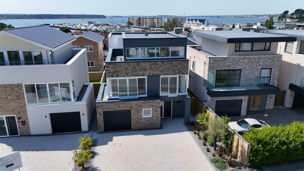 Additional image 40 of Sandbanks Road, Lilliput