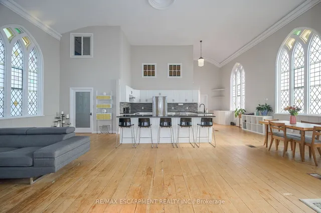 Additional image 8 of 3318 Dundas St